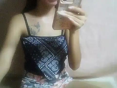 SweetPussie18x online show from January 13, 3:01 am