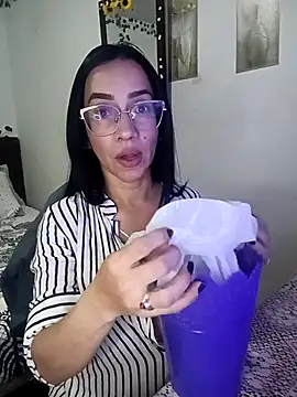 YaraDuartee online show from February 12, 1:07 am