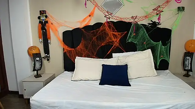 GabySweett  online show from October 25, 1:41 pm