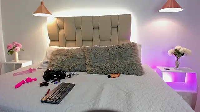 Angelina Roa online show from November 17, 2:29 pm