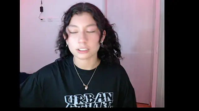 Ivonnybonn online show from October 29, 5:45 am