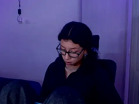 Ivonnybonn online show from January 15, 11:55 pm