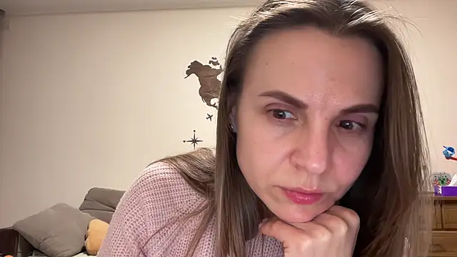 AnnieLove7722 online show from December 15, 2:33 pm