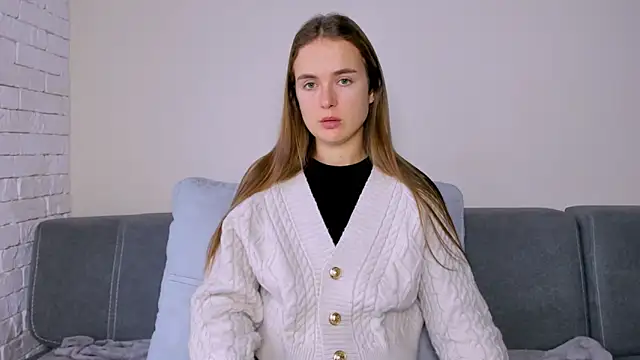 LilMary  online show from December 3, 7:33 am