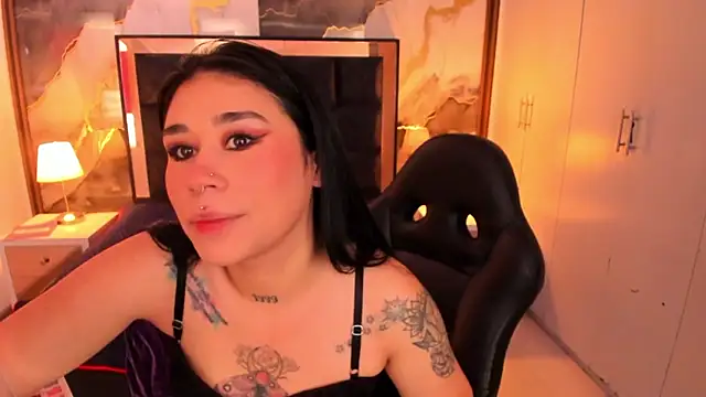 SusanVilla online show from November 28, 8:23 pm