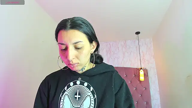 Iris  77 online show from November 6, 6:25 pm