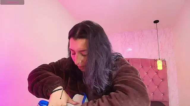 Iris  77 online show from October 20, 6:33 pm