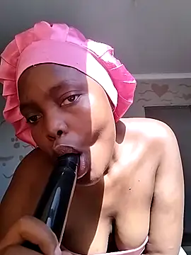 Snapshot of SexyValentinaXX chatting on October 2, 7:02 am SexyValentinaXX online show from October 2, 7:02 am