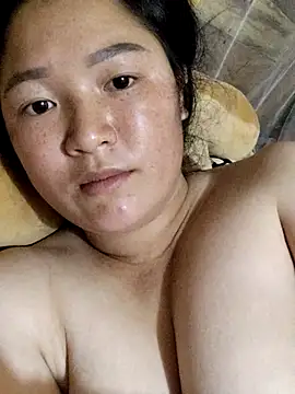 linhmiucute online show from September 29, 12:05 am