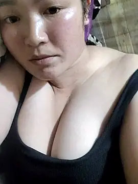 linhmiucute online show from October 17, 2:31 pm