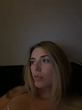 EllieEllxx online show from October 4, 6:45 pm