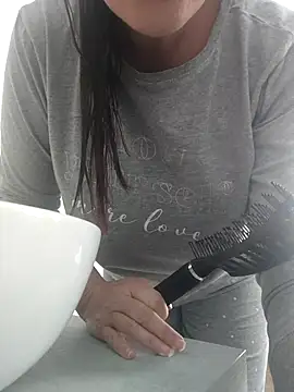 sexyguenda online show from November 8, 8:30 am