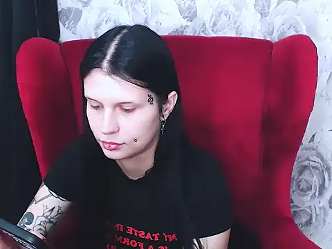 Snapshot of VenomDoll chatting on October 23, 7:09 pm VenomDoll online show from October 23, 7:09 pm