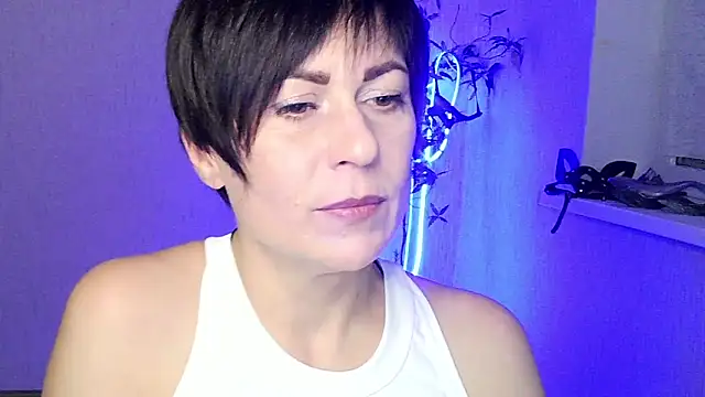 Ashley Brookss online show from December 5, 3:35 pm