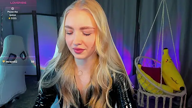 TessaGrays online show from February 8, 8:07 am