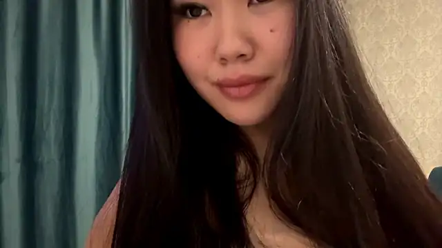 Snapshot of AYPRILPURE chatting on October 6, 3:29 pm AYPRILPURE online show from October 6, 3:29 pm