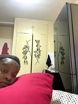 Snapshot of CynnxxxBarb chatting on October 24, 10:28 pm CynnxxxBarb online show from October 24, 10:28 pm