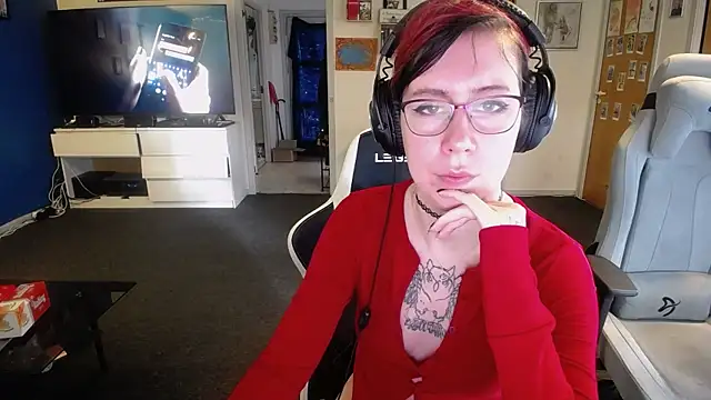 Snapshot of TattooedGirls chatting on October 3, 9:36 am TattooedGirls online show from October 3, 9:36 am