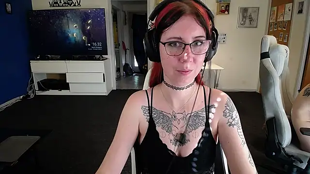 Snapshot of TattooedGirls chatting on September 29, 2:33 pm TattooedGirls online show from September 29, 2:33 pm