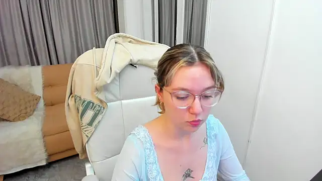 Lucia Copper online show from December 4, 11:56 am