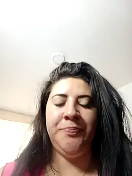 Snapshot of saraaa__ chatting on October 3, 3:28 pm saraaa   online show from October 3, 3:28 pm