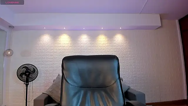 VenusCooper online show from November 23, 12:40 pm