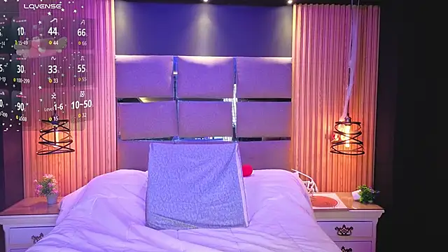 Emily Roberts9 online show from February 16, 11:21 am