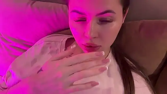 AlmaryKim online show from November 8, 11:10 pm