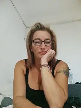 Fifi83Bell online show from September 30, 7:30 pm