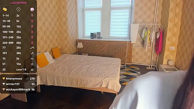 JinnyMcie online show from November 17, 9:10 am