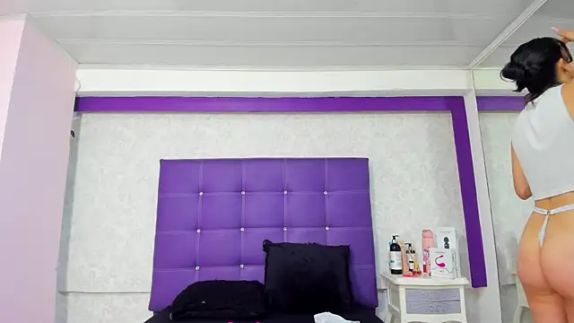 Snapshot of LeaMoreau22 chatting on October 14, 12:19 pm LeaMoreau22 online show from October 14, 12:19 pm