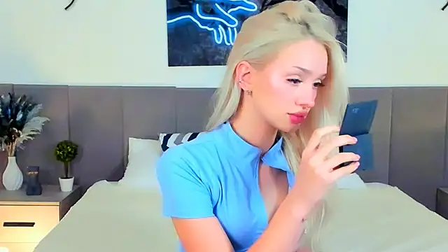 SugarWhisper online show from December 3, 7:05 pm