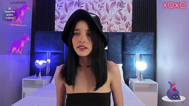 MeganR  online show from January 13, 3:23 am