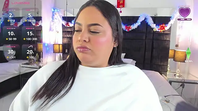 MayaCurvy online show from December 4, 4:15 am