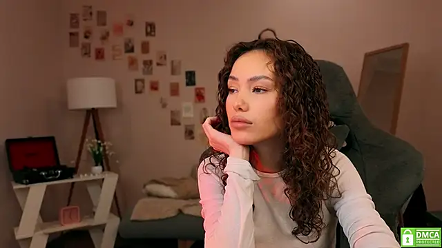 branchwithflowerss online show from October 31, 1:48 pm