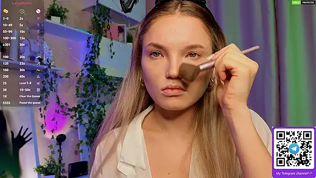 JulieLupo online show from December 4, 6:15 am