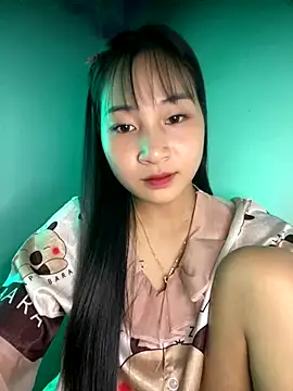 Snapshot of banlinh004 chatting on October 22, 7:13 am banlinh004 online show from October 22, 7:13 am