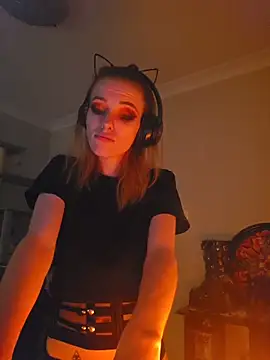 lonely Cosplay chick online show from November 1, 6:01 pm