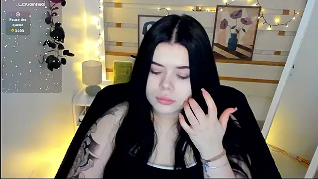 Mona Esty online show from February 7, 7:40 pm