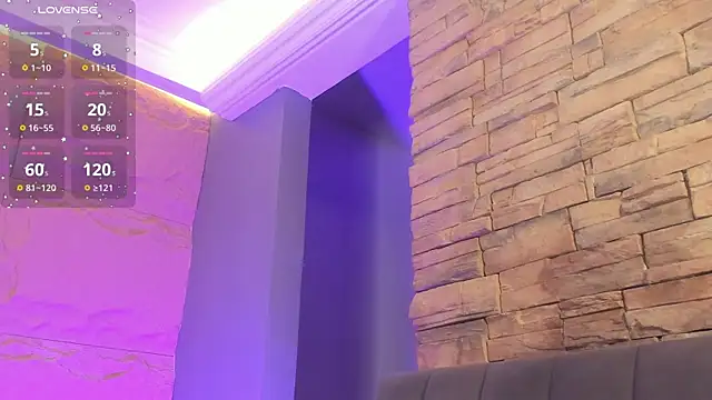 naomi hill1 online show from December 14, 12:49 am