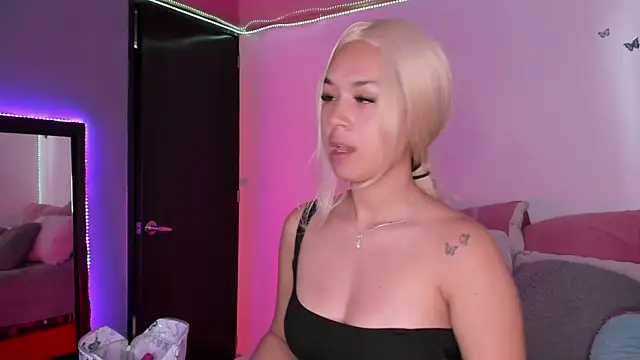 kimiimorison online show from November 14, 6:08 pm