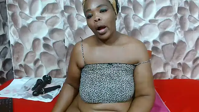 Snapshot of Bigboobsbooty chatting on October 21, 6:12 pm Bigboobsbooty online show from October 21, 6:12 pm