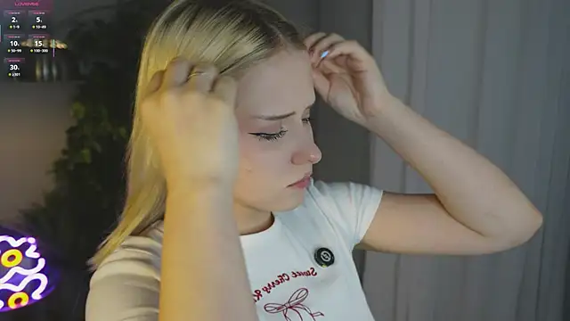 Mol l y online show from October 17, 4:54 pm