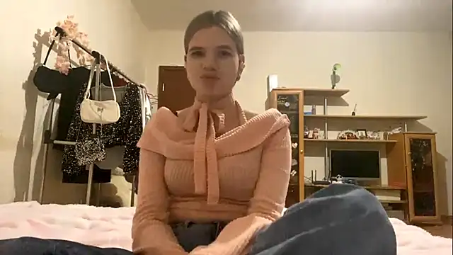 AlmetaBradicich online show from December 4, 3:57 pm