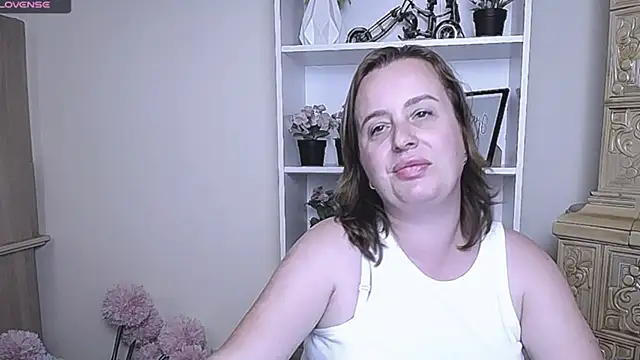 Snapshot of HelenFl chatting on October 8, 9:02 am HelenFl online show from October 8, 9:02 am