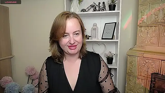 Snapshot of HelenFl chatting on October 7, 8:30 am HelenFl online show from October 7, 8:30 am