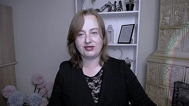 Snapshot of HelenFl chatting on October 10, 6:51 am HelenFl online show from October 10, 6:51 am
