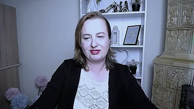 Snapshot of HelenFl chatting on October 11, 7:13 am HelenFl online show from October 11, 7:13 am
