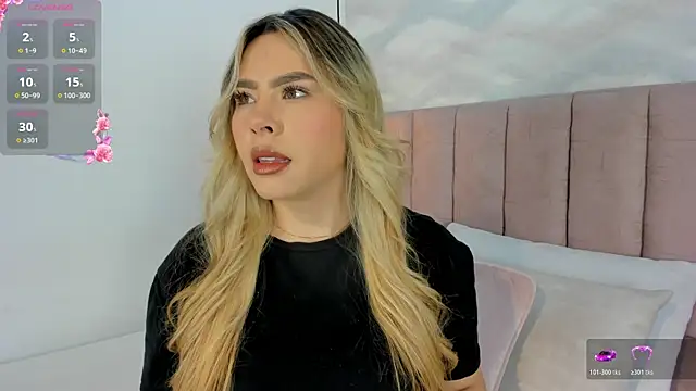 Snapshot of Katya_blonde chatting on October 22, 12:32 pm Katya blonde online show from October 22, 12:32 pm