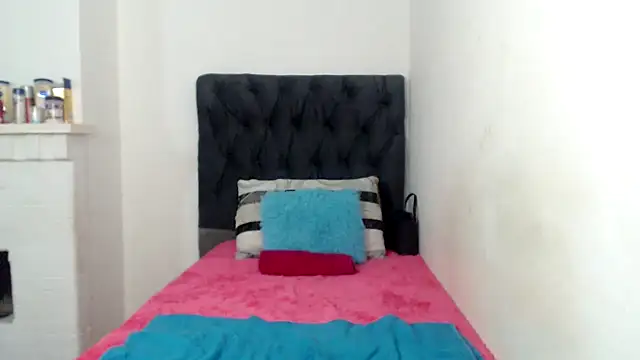 MissLola026 online show from January 12, 1:38 pm